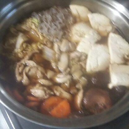 鶏肉とお豆腐をたくさん頂いて、少し涼しくなったのでお鍋料理。割下の塩梅がいいですね～(^-^)簡単ですし食べる時間がバラバラな家族なので助かります！